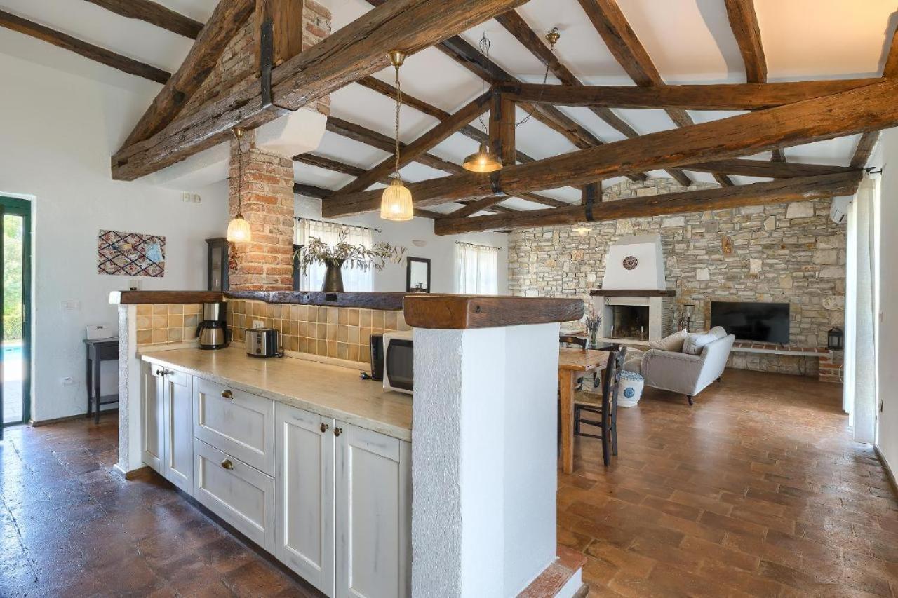Villa Leopoldo By Istrian Country Houses Barat  外观 照片