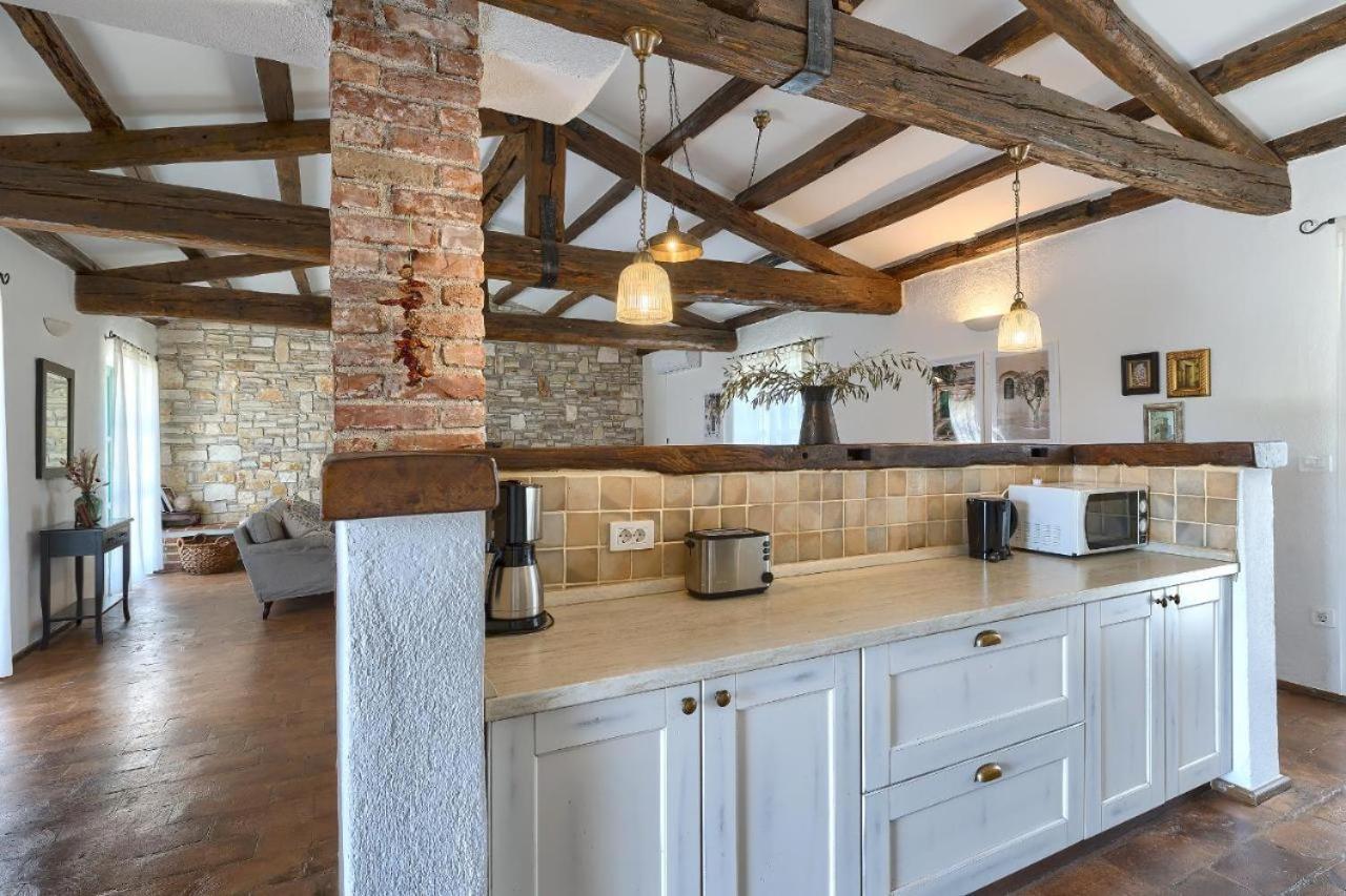 Villa Leopoldo By Istrian Country Houses Barat  外观 照片