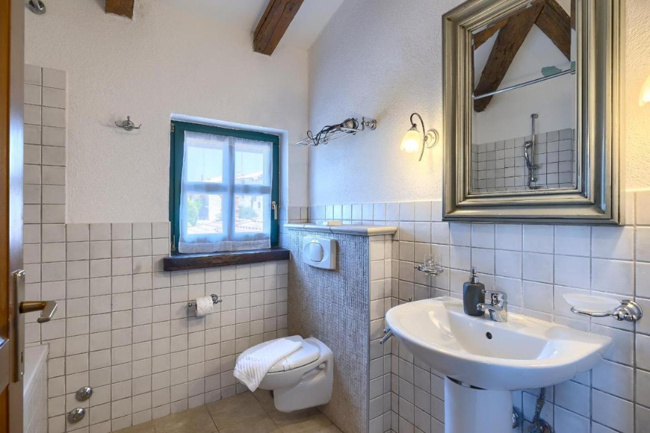 Villa Leopoldo By Istrian Country Houses Barat  外观 照片