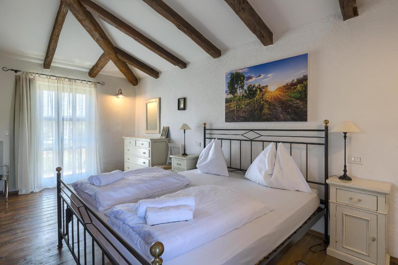 Villa Leopoldo By Istrian Country Houses Barat  外观 照片