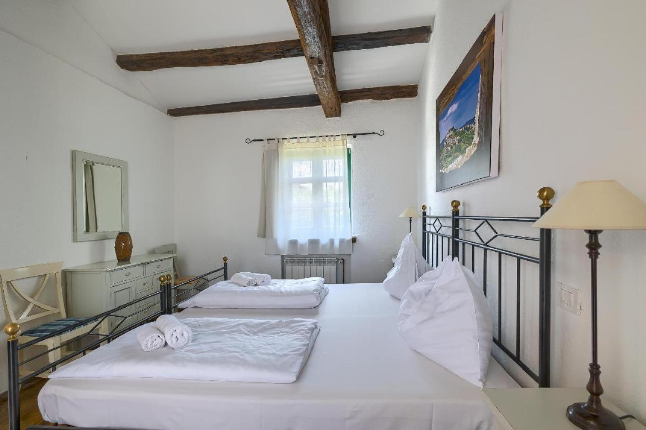 Villa Leopoldo By Istrian Country Houses Barat  外观 照片