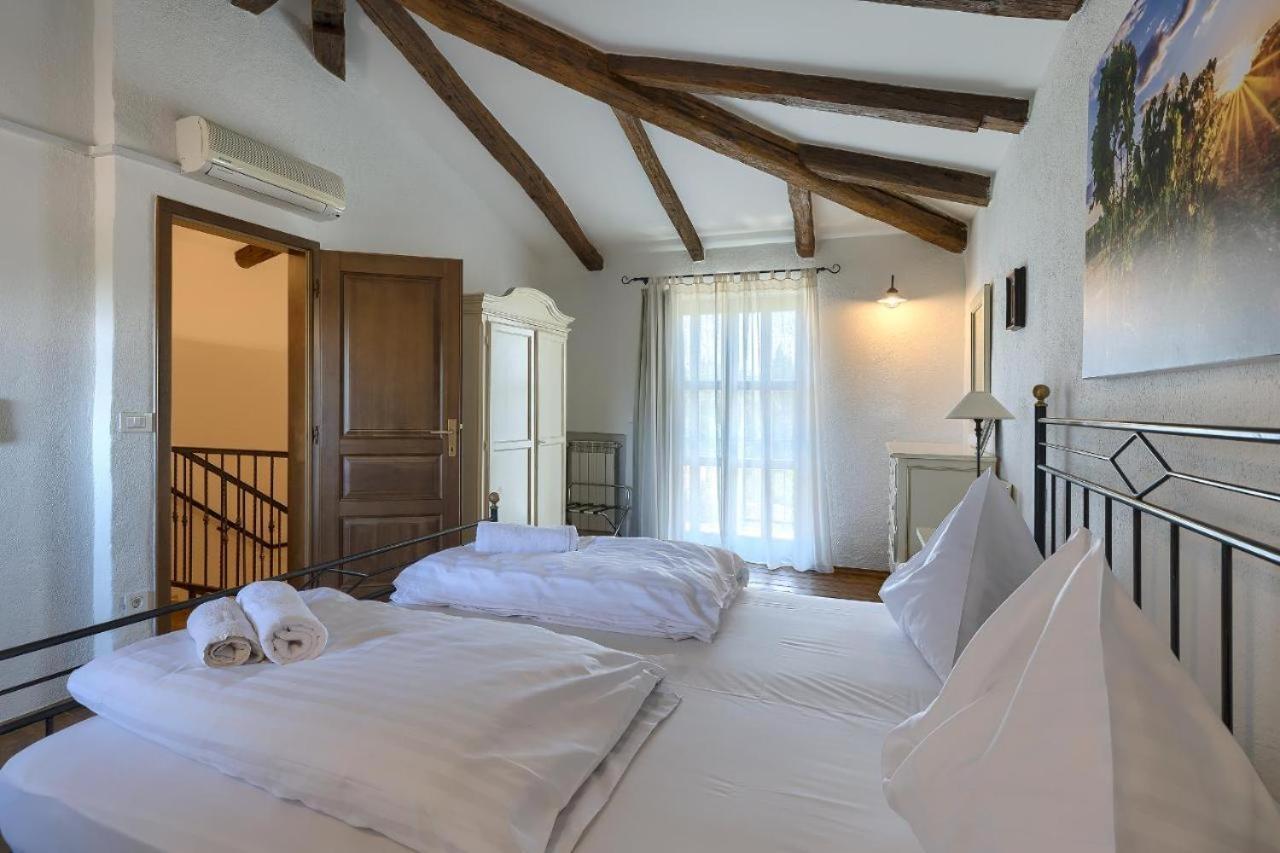 Villa Leopoldo By Istrian Country Houses Barat  外观 照片