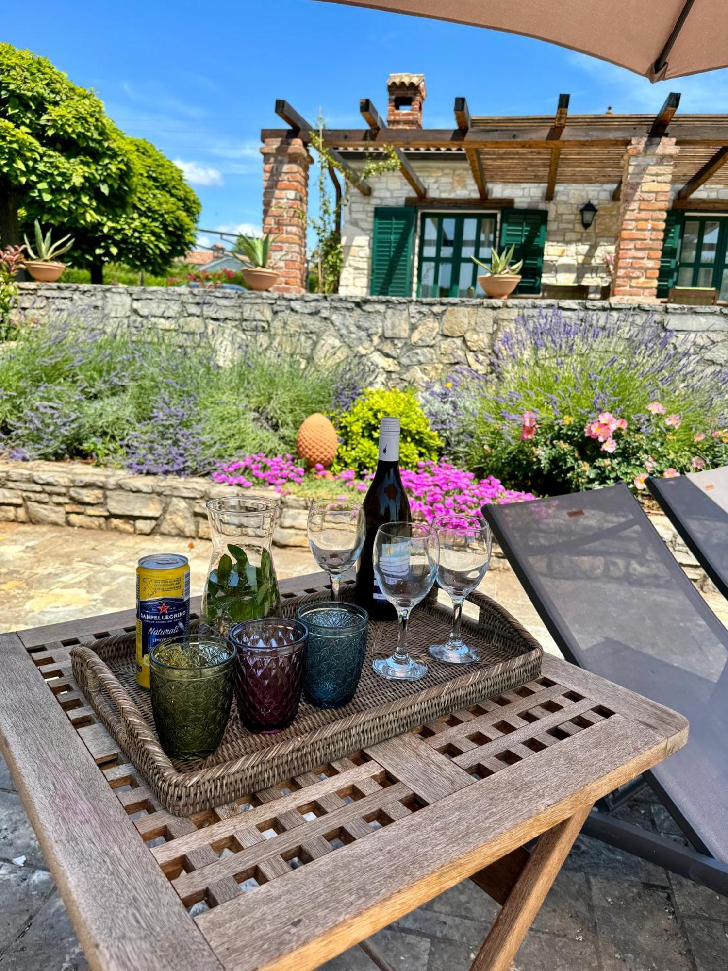 Villa Leopoldo By Istrian Country Houses Barat  外观 照片